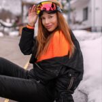 Natalya Podolskaya Instagram - Для меня самое приятное в отпуске это его послевкусие . Когда собираешь все впечатления вместе и понимаешь, как было весело и хорошо!!!! В этот раз у нас собралась компания из 20 человек 🙀. И знаете , что самое крутое ? Что каждый отдыхал , как ему комфортно. Вставал во сколько хотел , завтракал , ехал или не ехал кататься по настроению. В течение дня мы сбивались в кучки по интересам , а вечером у нас были не столы , а пиры 😂. Люблю своих друзей ❤️ Фото @marijasukhareva 🤍