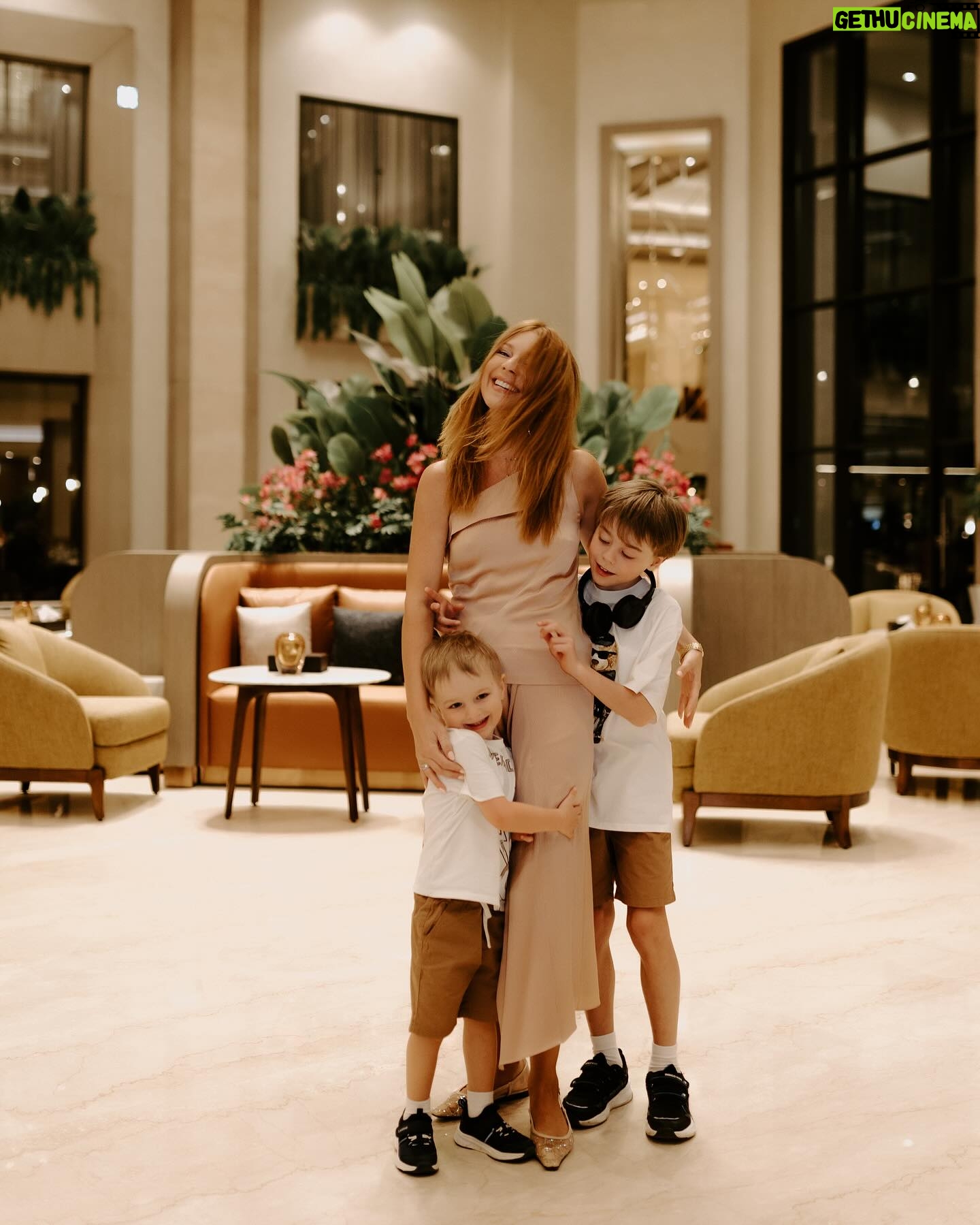 Natalya Podolskaya Instagram - Спасибо большое @rixosradamis за невероятные дни , впечатления и эмоции ❤️ И спасибо большое @irynamaritan за чудесные фотографии, сделанные просто за 5 минут 👍🏻. И спасибо моей подруге @karinazvereva_travel за организацию путешествия 🤍