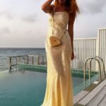 Natalya Podolskaya Instagram - Каждый яркий момент жизни тянет за собой определенную песню . Этот отдых я буду всегда вспоминать этой . Пишу и плачу почему -то . От песни . В ней много женской всепоглощающей любви 🤍 Платье @inna_murier