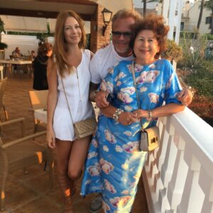 Natalya Podolskaya Instagram - Несмотря на то , что нас у мамы трое , мама - это моя мама . Точка . Так было всегда . Сестры не обижаются 🙈. И сегодня у «моей» мамы День Рождения- 75 лет . Маме я обязана своей профессией . Именно она в 9 лет отвела меня за ручку во Дворец Пионеров г. Могилева в театр - студию Радуга и все стало на свои места в моей жизни . И я не упускаю возможности поблагодарить ее за это снова и снова . 
Самая ласковая , самая нежная , очень нужная моя мамочка , желаю тебе здоровья, настроения , но а любить тебя больше просто невозможно ❤️.