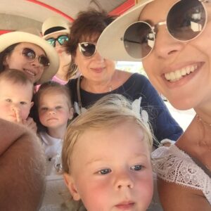 Natalya Podolskaya Instagram - Несмотря на то , что нас у мамы трое , мама - это моя мама . Точка . Так было всегда . Сестры не обижаются 🙈. И сегодня у «моей» мамы День Рождения- 75 лет . Маме я обязана своей профессией . Именно она в 9 лет отвела меня за ручку во Дворец Пионеров г. Могилева в театр - студию Радуга и все стало на свои места в моей жизни . И я не упускаю возможности поблагодарить ее за это снова и снова . 
Самая ласковая , самая нежная , очень нужная моя мамочка , желаю тебе здоровья, настроения , но а любить тебя больше просто невозможно ❤️.