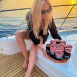 Natalya Rudova Instagram - И каждый снова в свой дом.. Чтобы украдкой потом, вдвоем .. По телефону, шептать..🖤 Cullinan Hotels