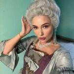 Natalya Rudova Instagram - Представляю вам Елизавету | , любимую дочь Петра | . Не знаю кто кроме МЕНЯ может сыграть самую красивую, справедливую и веселую женщину той эпохи . Мне бы конечно хотелось.. Но меня не утвердили 😂😭🙄