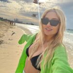 Natalya Rudova Instagram - Foot prints birds and paradise💚 Dubai, United Arab Emirates