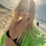 Natalya Rudova Instagram - Foot prints birds and paradise💚 Dubai, United Arab Emirates