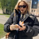 Natalya Rudova Instagram - Тонна мейкапа, фильтров и хорошего настроения в этот чудесный, субботний день на прогулке с племяшкой😂🤞🩷 ВДНХ / VDNKh