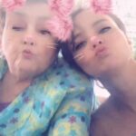Natasha Klauss Instagram - Hoy hace dos años partiste de este mundo para arrullarme y acompañarme desde el cielo ❤️ Te amo #mama y te honro cada día de mi vida ❤️ te extraño muchísimo pero se que solo este es un paso para encontramos nuevamente , algún día cuando dios los disponga ♥️ 28 de septiembre , te reencontraste con #papa y toda la familia que ya están en otra dimensión , pero más cerca de mi corazón ♥️