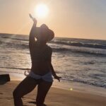 Natasha Klauss Instagram - Vivir mi vida es esto , familia , amor , y mar mar mar mar mar mar mar y mar 🥰❤️ El mar y yo desde pequeños , una alianza inquebrantable 🙏 Feliz día #misanores #tbt