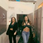 Natasha Klauss Instagram – LOS PRIMATES NOS DIVERTIMOS! 🐒
Estos Primates los invitan a hacer maratón de #primate2 
Por @primevideo @primevideolat #season2 #series #backstage