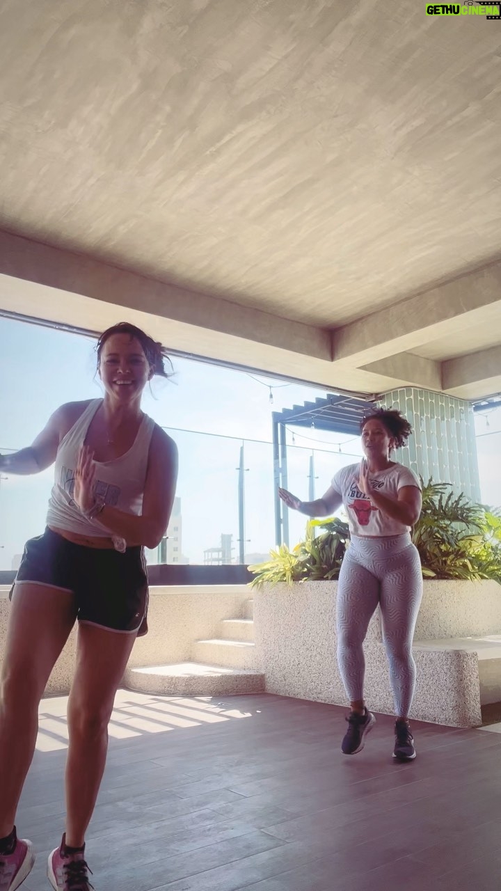 Natasha Klauss Instagram - El baile siempre será mi mejor terapia 🙏 Acá con esta canción dls @checoacosta que ame ❤️ y disfrutando de mi clase con @KTperales ! Ojo es una clase de baile así que no se valen críticas 😅 Sudando , pero disfrutando de este video que hice para ustedes con todo mi ❤️ Los amo #misamores y te ❤️ #barranquilla