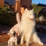 Natasha Klauss Instagram - Quien saca los perros ? Adivínen… 👇🏻🥰🐶 Feliz #viernes #misamores ❤️❤️❤️ #amoroerruno