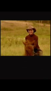 Natasha Klauss Instagram - Un #tbt muy especial de mi recordada y amada #pasiondegavilanes 1 acá un par de #bloopers para ustedes fieles a nuestra PASIÓN ❤️🐴🐎 @michel123brown ya en la segunda tenías mejor la letra 🤪y el carro no te lo cobraron ! Mi @capacho_gonzalezg hermosa 🤩 te extraño y que decir de nuestra #eva amada @gloriagomas Feliz día #misamores