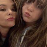 Natasha Klauss Instagram – La vida , el año vivido , la familia ,la gratitud , la nostalgia por los que no están hoy y sobretodo saber que es solo este momento el que tenemos … feliz navidad 🎁 que el espíritu de estas fiestas les llene sus corazones con los mejores deseos para ustedes y quienes los rodena .. amén mucho , acepten , perdonen, amén ,vivan y sientan “siempre” que son más grandes que lo que ustedes creen y piensan de ustedes mismos !!! 
Feliz navidad 🎁 acompañada de la mejor canción de @soytatianaklauss