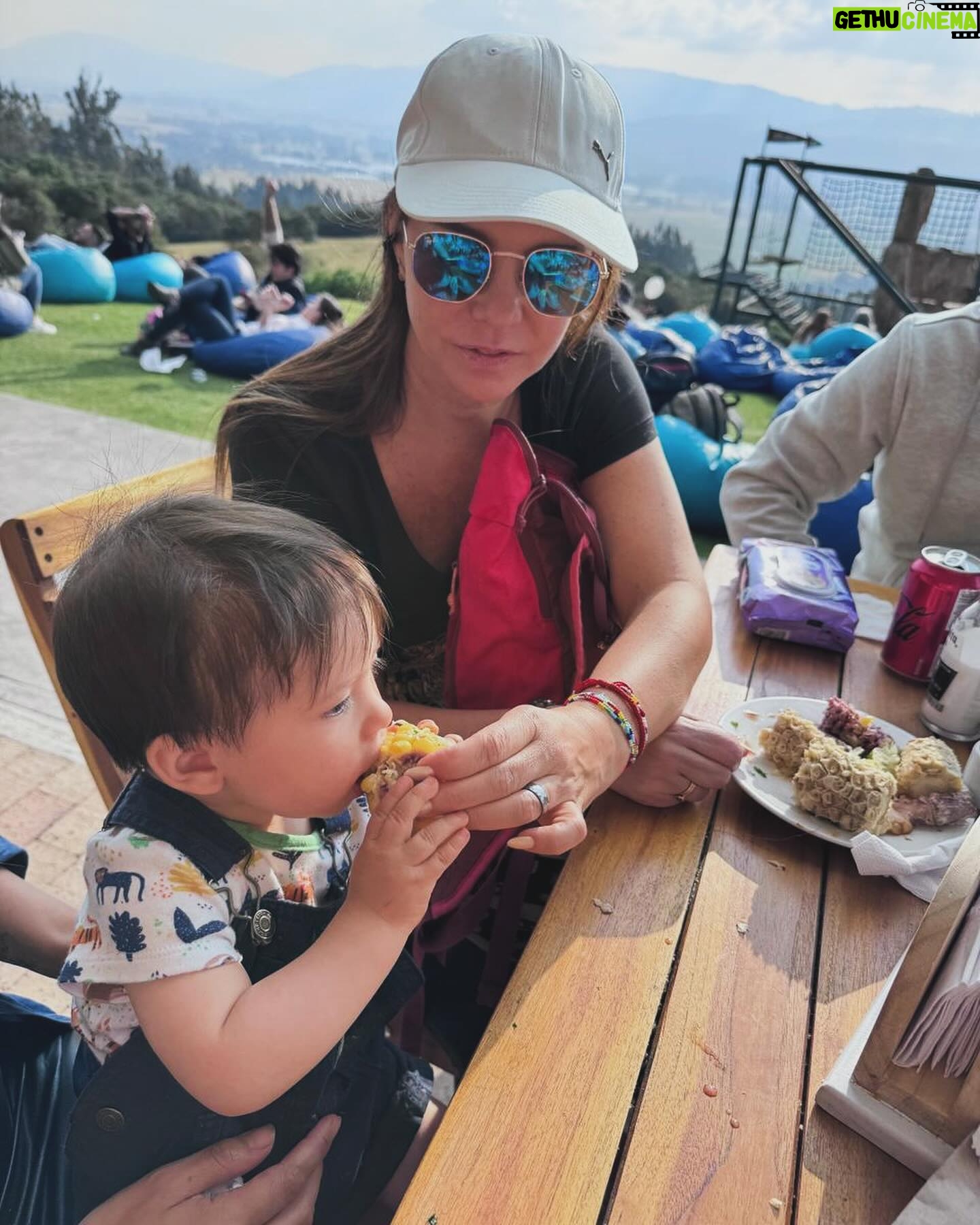 Natasha Klauss Instagram - Que se cumplan tus sue帽os 馃グ鉂わ笍 sobretodo los del coraz贸n y la gratitud 馃檹 #familia #amigos #amor #gratitud todo esto y m谩s les deseo #misamores Feliz martes 馃グ