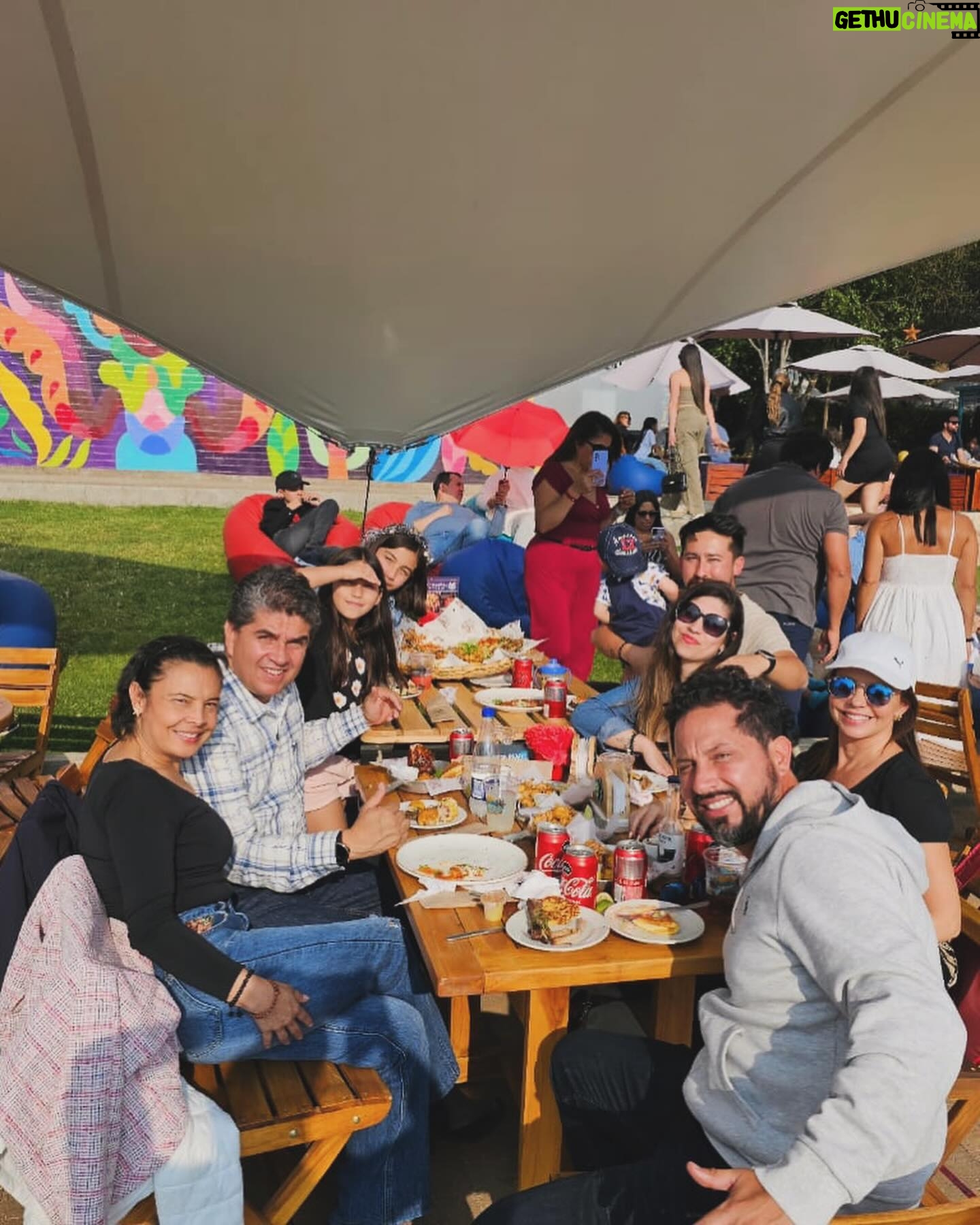 Natasha Klauss Instagram - Que se cumplan tus sue帽os 馃グ鉂わ笍 sobretodo los del coraz贸n y la gratitud 馃檹 #familia #amigos #amor #gratitud todo esto y m谩s les deseo #misamores Feliz martes 馃グ
