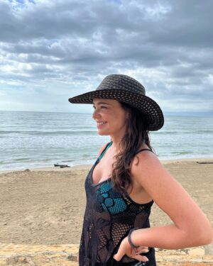 Natasha Klauss Instagram - Hoy estoy dispuesta a agradecer 💋
Respiro , camino , escucho , pienso , mi corazón late , mi cerebro funciona a la perfección, mis 5 sentidos también …  entonces que sentido tiene la queja ? 👇🏻

Excelente inicio de #semana #misamores 
Mas fotos de mi viaje por mi amado mar y amada #barranquila ❤️