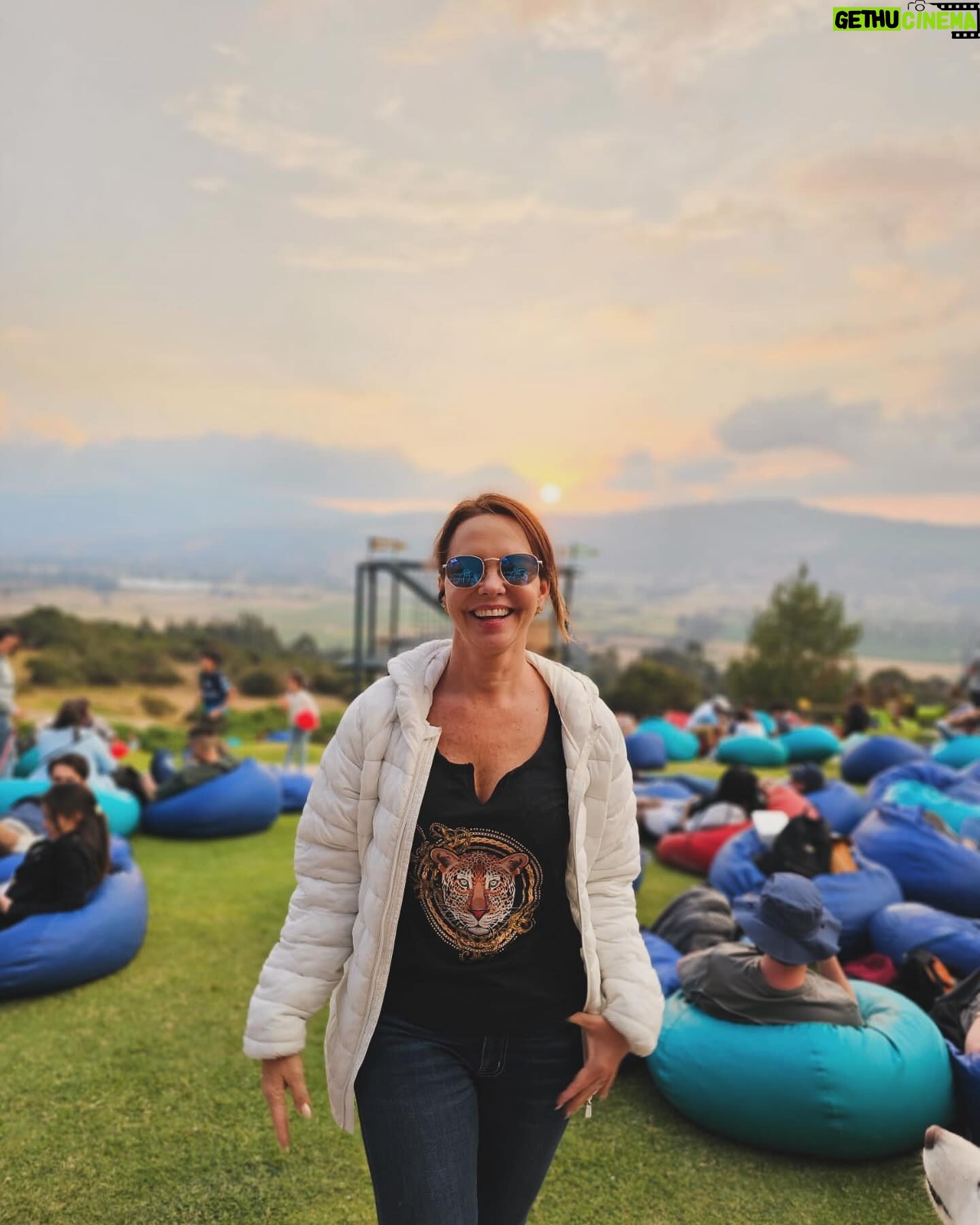 Natasha Klauss Instagram - Que se cumplan tus sue帽os 馃グ鉂わ笍 sobretodo los del coraz贸n y la gratitud 馃檹 #familia #amigos #amor #gratitud todo esto y m谩s les deseo #misamores Feliz martes 馃グ