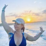 Natasha Klauss Instagram - Un excelente semana para todos !!! No estoy en la playa , pero a veces las imágenes que te recargan son las indicadas para volver a ese lugar sentir y manifestarlo en tu actual momento ! 🥰✨ Asi Que hoy deseo que la energía poderosa de la naturaleza te abrace y acompañe en cada momento de tu día ❤️ para que hagas todo mejor de lo que crees que lo puedes hacer 💪 Feliz lunes #misamores