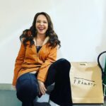 Natasha Klauss Instagram - Y así con una sonrisota! De agradecimiento termino esta segunda temporada de #primate que pronto la verán por #primevideo Gracias a todos los que hicieron parte delante de cámaras y detrás de cámara ! Los extrañare montones ☺️ Un serie hecha con todo el profesionalismo , amor, pasión y entrega ❤️ @christiantappan @themediaprostudio @primevideolat Gracias por la foto mi @katherineporto_❤️✨
