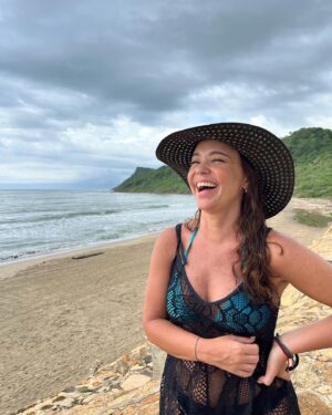 Natasha Klauss Instagram - Y los cumplí muy feliz !!! 🤩
Estoy en la mejor etapa de mi vida porque ❤️ disfruto , agradezco , soy consciente de mis errores y aciertos , amo más a mi familia y los acepto como son y sobretodo me acepto como soy yo , sin darme tanto “palo” y si me lo doy ya soy consciente de que lo hago 😜 eso es una gran ventaja para vivir uno tranquilo y en paz ❤️
Extrañe a papá y mamá pero están conmigo más que nunca 🙏
Gracias a todos por sus mensajes , cada uno lo atesoré como el regalo que son ❤️
Gracias #familia por acompañarme @elvene10 @alanaranjar @tatianamaria76 @soytatianaklauss 
Feliz inicio de #semana #misamores