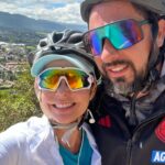 Natasha Klauss Instagram - La pasión por este deporte la 🚵‍♀️ nos lleva a compartir momentos únicos en pareja ! El mejor compañero para subir la montaña @elvene10 💪love you ❤️ Feliz inicio de #semana #misamores