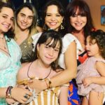 Natasha Klauss Instagram – No es día de #tbt pero para mi si es día de compartirles con estas fotografías lo importante que es la familia , los momentos que compartimos y lo bien que nos sentimos cuando no desaprovechamos ni un segundo en decirles a aquellos que “ amamos “ cuánto “ los amamos “ ❤️❤️❤️❤️
Feliz día #misamores 
Que la vida no te pase por encima , sumérgete en ella ,  sonriéndole y aportando lo mejor de ti ❤️