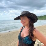 Natasha Klauss Instagram – Y los cumplí muy feliz !!! 🤩
Estoy en la mejor etapa de mi vida porque ❤️ disfruto , agradezco , soy consciente de mis errores y aciertos , amo más a mi familia y los acepto como son y sobretodo me acepto como soy yo , sin darme tanto “palo” y si me lo doy ya soy consciente de que lo hago 😜 eso es una gran ventaja para vivir uno tranquilo y en paz ❤️
Extrañe a papá y mamá pero están conmigo más que nunca 🙏
Gracias a todos por sus mensajes , cada uno lo atesoré como el regalo que son ❤️
Gracias #familia por acompañarme @elvene10 @alanaranjar @tatianamaria76 @soytatianaklauss
Feliz inicio de #semana #misamores