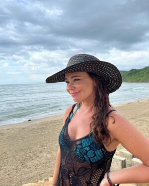 Natasha Klauss Instagram - Y los cumplí muy feliz !!! 🤩
Estoy en la mejor etapa de mi vida porque ❤️ disfruto , agradezco , soy consciente de mis errores y aciertos , amo más a mi familia y los acepto como son y sobretodo me acepto como soy yo , sin darme tanto “palo” y si me lo doy ya soy consciente de que lo hago 😜 eso es una gran ventaja para vivir uno tranquilo y en paz ❤️
Extrañe a papá y mamá pero están conmigo más que nunca 🙏
Gracias a todos por sus mensajes , cada uno lo atesoré como el regalo que son ❤️
Gracias #familia por acompañarme @elvene10 @alanaranjar @tatianamaria76 @soytatianaklauss 
Feliz inicio de #semana #misamores