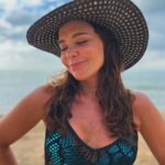 Natasha Klauss Instagram – Ahí estoy en ese lugar de paz , plenitud y gratitud 🙏 
Hoy te invito a que escojas una foto , un video o imagen que te lleve a tu lugar bonito pero contigo mism@ ♥️
Tu “ser” es la expansión máxima de ese universo que espera a que salgas por todo  lo que tiene para ti , sal a buscarlo y juega con tu mente ….
Los amor 😻 feliz inicio de semana #misamores 
Eres feliz ?