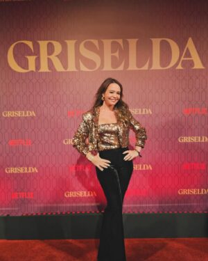 Natasha Klauss Instagram - Noche de lanzamiento @netflixlat #griseldablanco 
Maravilloso primer capítulo ! 
@christiantappan  te amo y ya quiero verte más y más en esta espectacular serie 🥰
@sofiavergara maravilloso verte en este personaje 💪 felicitaciones ! Orgullo Colombiano y barranquillero 🥰
Ya esperando a que se estrene para vérmela completa 💪💪💪 y orgullosa de ver tanto talento Colombia en esta producción ! @diegotrujillo @julieticarestrep0 
Feliz viernes #misamores