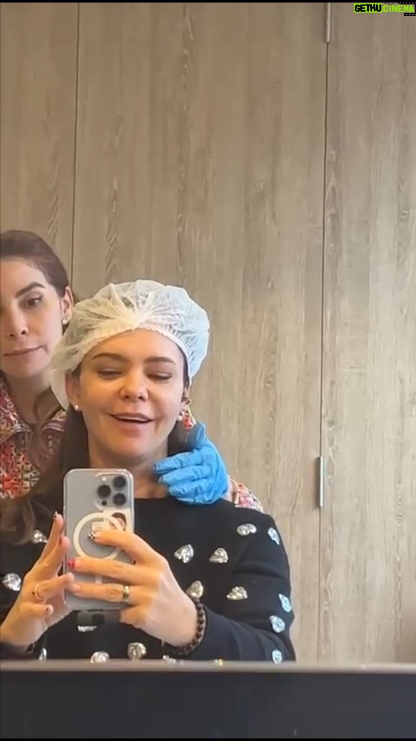 Natasha Klauss Instagram - Amo tratar mi piel, pelo y uñas con @karomartinezdermato en este caso estimulamos colágeno haciendo un lifting inmediato para mejorar la comisura del labio y la flacidez. Es lo mejor que he probado en mucho tiempo. #carolinamartinez #skincare #facial #corporal #carotips #dermatologia #dermatologa #bogota #colombia #skincare #cuidadodelapiel