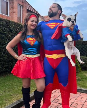Natasha Klauss Instagram - Happy happy #halowen 
Hoy de súper héroes y con amigos súper vacanos la vida es más linda ❤️
@elvene10 @sandraojmo 
Pd no me disfrazaba hace por lo menos 3 años 🤪❤️💪
#misamores cuenten por acá de que se disfrazaron 👇🏻