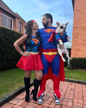 Natasha Klauss Instagram - Happy happy #halowen 
Hoy de súper héroes y con amigos súper vacanos la vida es más linda ❤️
@elvene10 @sandraojmo 
Pd no me disfrazaba hace por lo menos 3 años 🤪❤️💪
#misamores cuenten por acá de que se disfrazaron 👇🏻