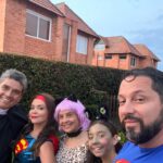 Natasha Klauss Instagram – Happy happy #halowen 
Hoy de súper héroes y con amigos súper vacanos la vida es más linda ❤️
@elvene10 @sandraojmo 
Pd no me disfrazaba hace por lo menos 3 años 🤪❤️💪
#misamores cuenten por acá de que se disfrazaron 👇🏻
