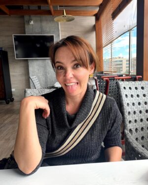 Natasha Klauss Instagram - Un día , unas fotos , un momento 🥰
Empiezo la semana con infinita gratitud 🙏🙏 
Se tú ! Pero no tan tú que pares de crecer y mejorar para ti y los demás ❤️🌟
Los amo #misamores 🎶