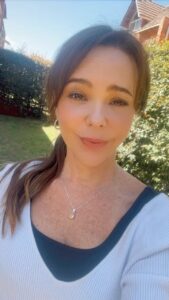 Natasha Klauss Instagram - Se tú , con amor , respeto y empatía 🧡 Se tu , con tu mejor versión ❤️ Siempre habrá alguien que no le gusta como eres … así que enamórate de ti y ya lo demás viene y se va por si solo ❤️ Feliz inicio de semana #misamores