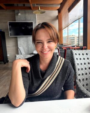 Natasha Klauss Instagram - Un día , unas fotos , un momento 🥰
Empiezo la semana con infinita gratitud 🙏🙏 
Se tú ! Pero no tan tú que pares de crecer y mejorar para ti y los demás ❤️🌟
Los amo #misamores 🎶
