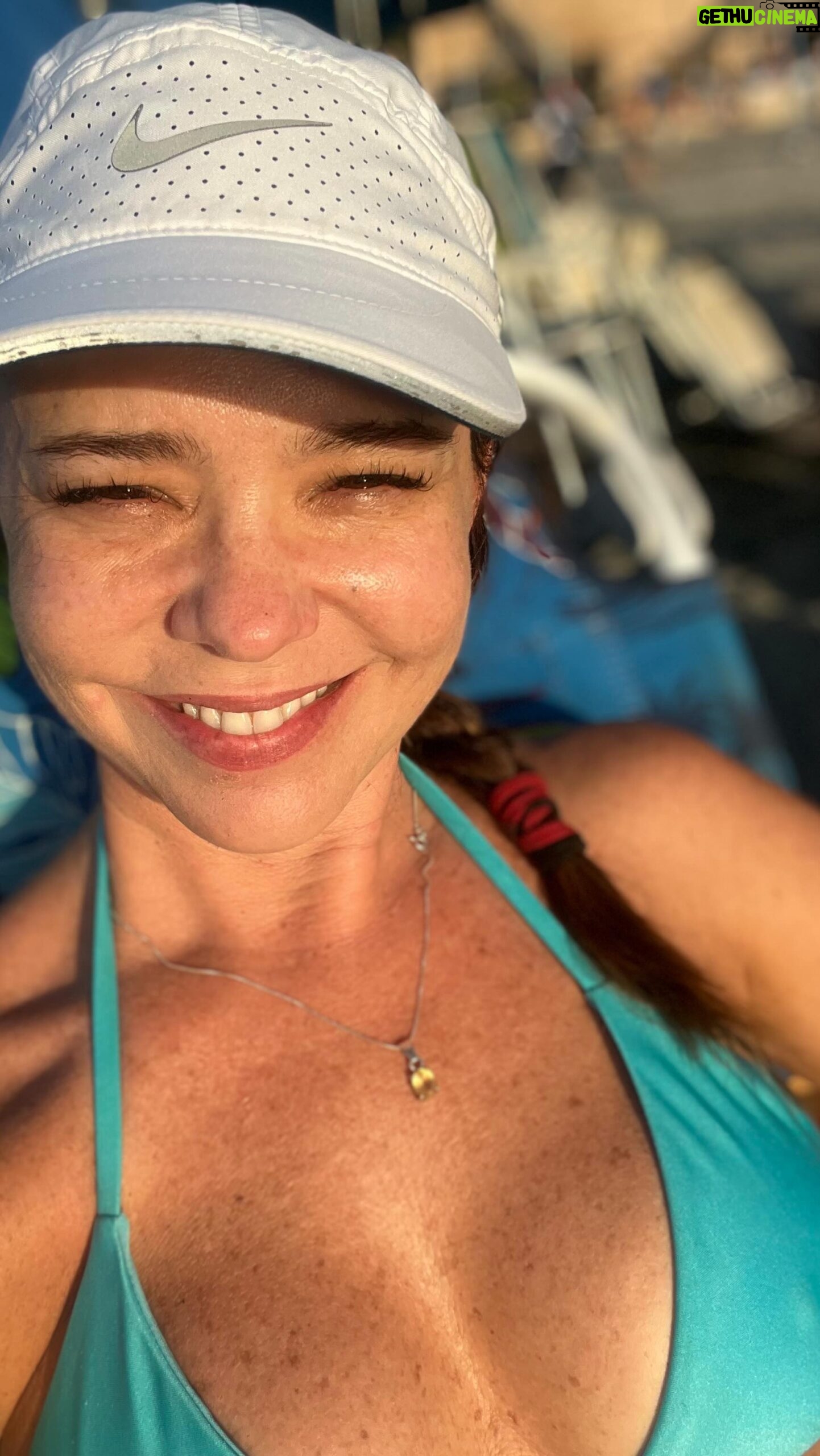 Natasha Klauss Instagram - #barranquilla te amo ♥️ Sol, mar , baile , mojarra en la playa , familia , pa’ que más ? 🥰❤️🏝️ #misamores feliz semana 🙏 gracias Dios por este inicio de año ☀️