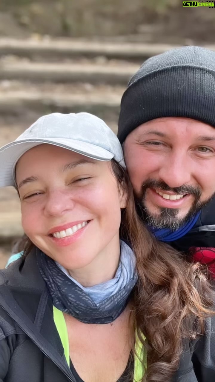Natasha Klauss Instagram - Que te rías hasta que los ojos no se te vean 🥰🥰🥰🥰 La risa sana , la risa libera , la risa anima , la risa es la cómplice de esta locura llamada amor 🧡 Feliz semana #misamores @elvene10 tú locura es mi ciencia @carlamorrison