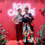 Natasha Klauss Instagram - Anoche estuvimos en la presentación a prensa de #RojoCarmesí y esto fue un poco de lo que se vivimos entre rosas, mucha emoción, un gran equipo y buena compañía. Estreno: Martes 16 de abril a las 8:00pm por @canalrcn Ya pronto conocerán a Paulina y su historia. #natashaklauss #ohmaikatagency #rojocarmesí #granestreno #canalrcn