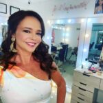 Natasha Klauss Instagram – #mamasita eso eres 🥰❤️❤️❤️ recuérdalo siempre !!
Feliz viernes #misamores 
@paolabonillamakeup 💄💋
@bylilianameza 👗