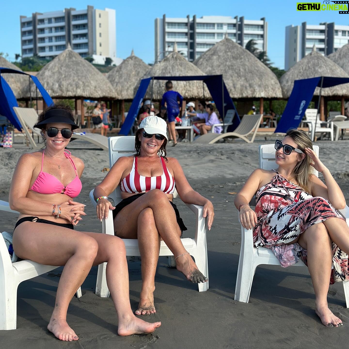 Natasha Klauss Instagram - Las klauss o Las gavilanes ? Que prefieren