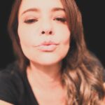 Natasha Klauss Instagram - Tarde de #selfie ❤️ Una mujer que se ama , se abraza , se siente orgullosa de sus virtudes y abraza profundamente sus sombras ❤️ Feliz tarde de #miercoles #misamores Tiempo #conmigomisma 🥰