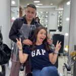 Natasha Klauss Instagram - La gozadera de la vida en cualquier momento ❤️ La vida es el 1% de lo que te sucede el 99% restante es lo que eliges hacer con eso que te pasa 🥰 Love you @andresvelasquez.m @molapeluqueria por nuestras risas y por aportar a qué cuando los días están grises me haces sentir y ver más bella ❤️ Cuál es tu preferida ? 1.2.3,4 👇🏻 Excelente inicio de semana #misamores ✨