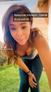 Natasha Klauss Instagram - Y se vino el viernes con #rocknroll 😜 Ame este tutorial ! Y a mi modo de ritmo costeño 😀 lo logré ! Lo pruebas ? A dúo conmigo ? 👍 Feliz #viernes #misamores