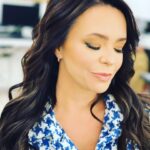Natasha Klauss Instagram - Una mujer vanidosa ,que se mima , se cuida, se divierte consigo misma , se admira, se despeluca , llora, ríe , se da “palo” , pero a la vez se auto ayuda , se emberraca, se sube de tono , se baja de tono , pero sobretodo se ve tan “ ella” y “ auténtica” que sabe que cada mujer qué pasa por su mundo es un reflejo de su propia feminidad , de esa hembra que somos todas 💋💪una mujer asi , vale mucho tenerla a tu lado 😝💪💋 Lo eres ? Y si aún no … no esperes pues tienes todo para serlo , solo falta encender esa chispa ⚡️ Feliz inicio de semana #misamores