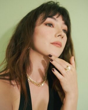 Natasha Liu Bordizzo Instagram - GOLD GALA ready with @Cartier 🤝✨✨ thank you @goldhouseco for a wonderful evening. 

Styled by: @thomascarterphillips 
MU: @emilychengmakeup 
Hair: @grahamnation 
Photographed by @cibellelevi