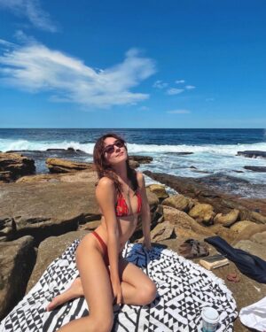 Natasha Liu Bordizzo Instagram - Homing 🐚🦀🌅