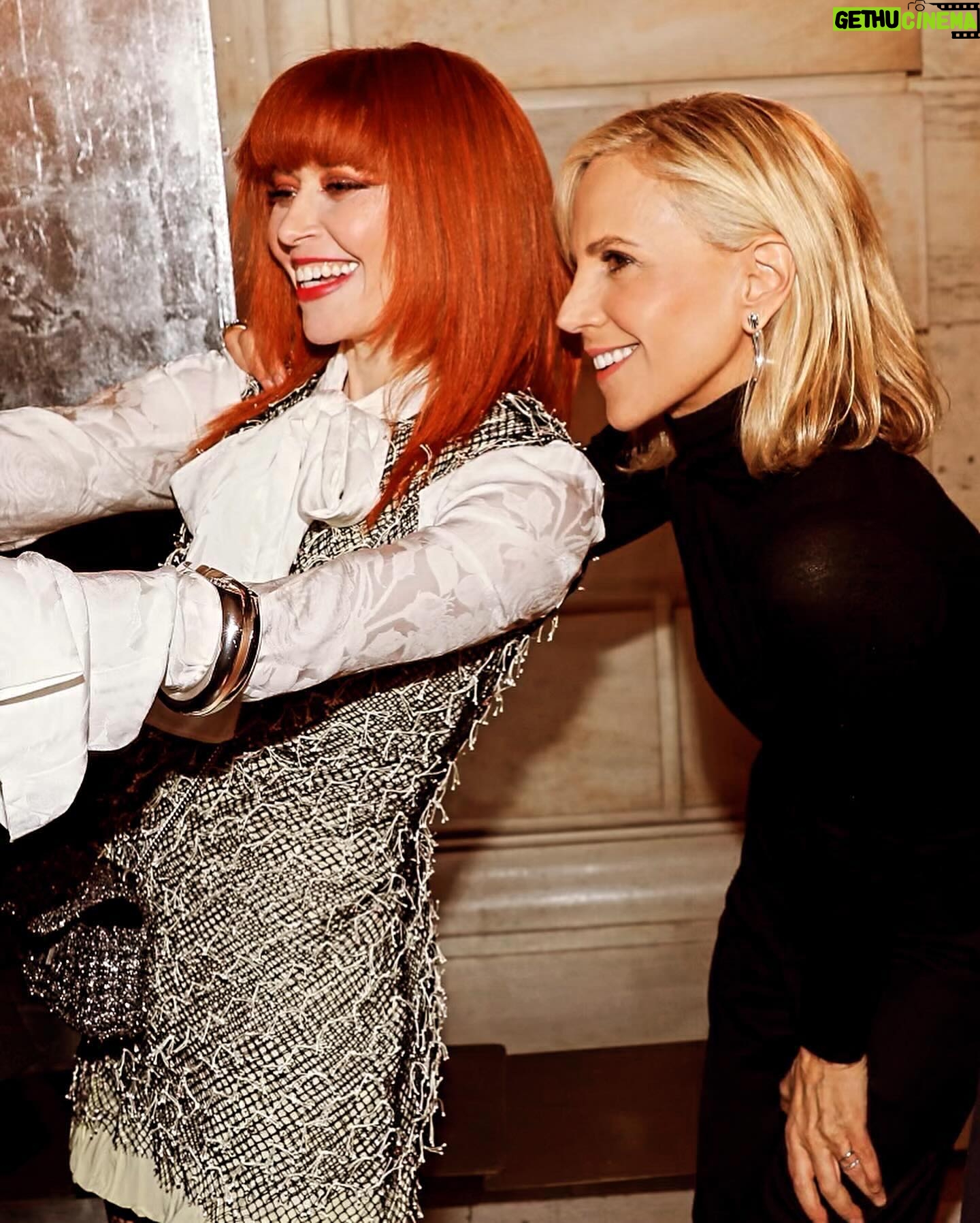 Natasha Lyonne Instagram - @toryburch took us #intothetrees @nypl! 🔥🔥#toryburchfw24 🔥🔥