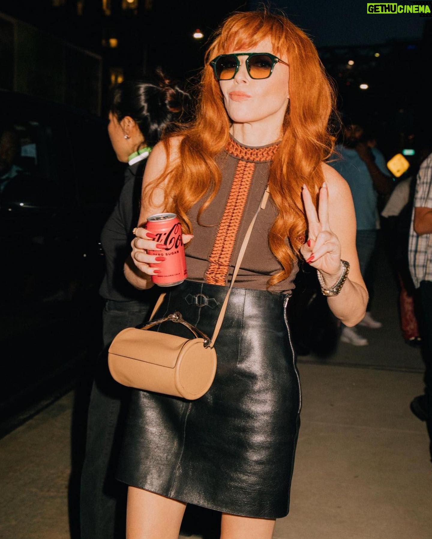Natasha Lyonne Instagram - Thank you @hermes for the beautiful show & time with my love @kimletgordon. 🧡
